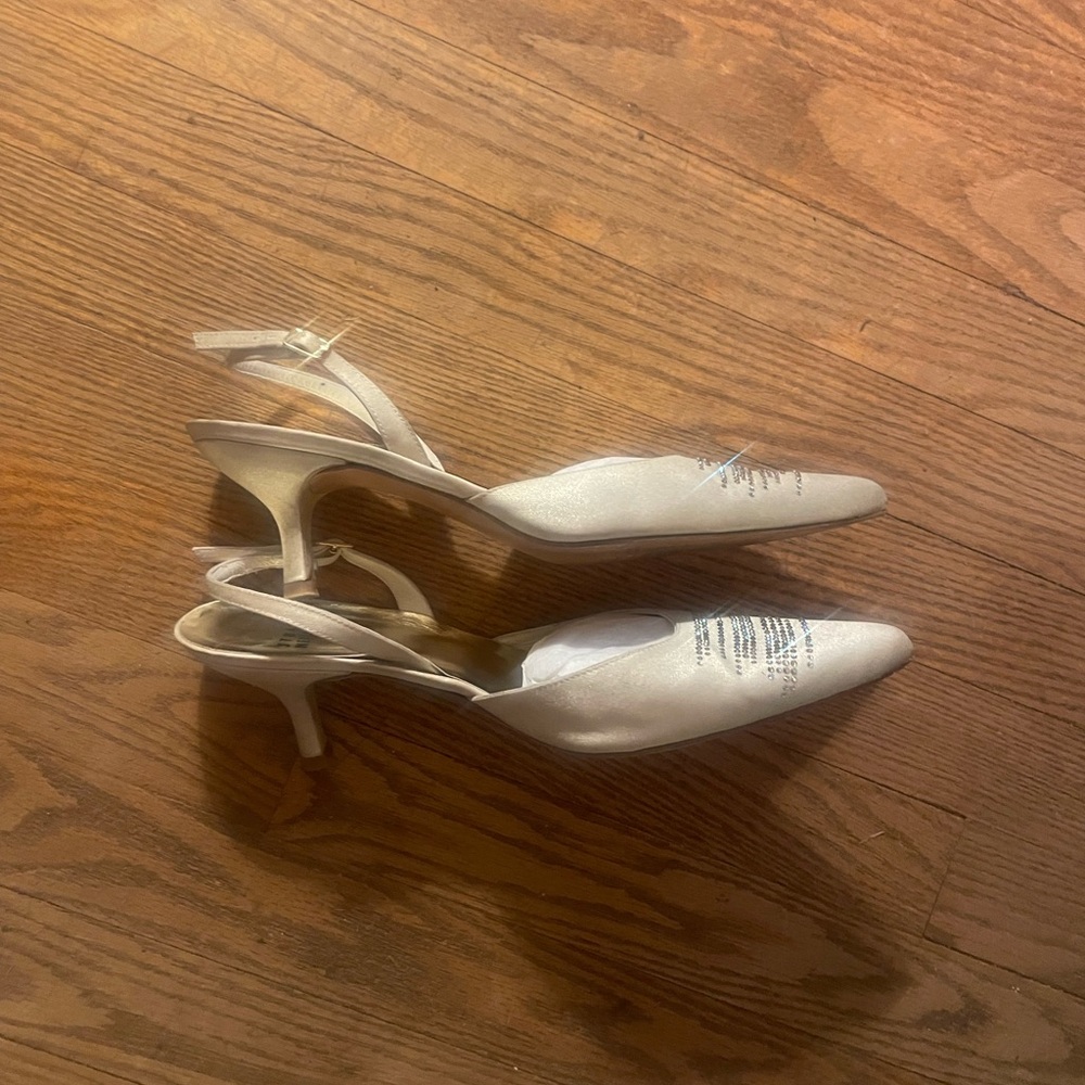 Vintage Stuart Weitzman Gold & Cream embellished Heels 9.5 - Picture 6 of 9